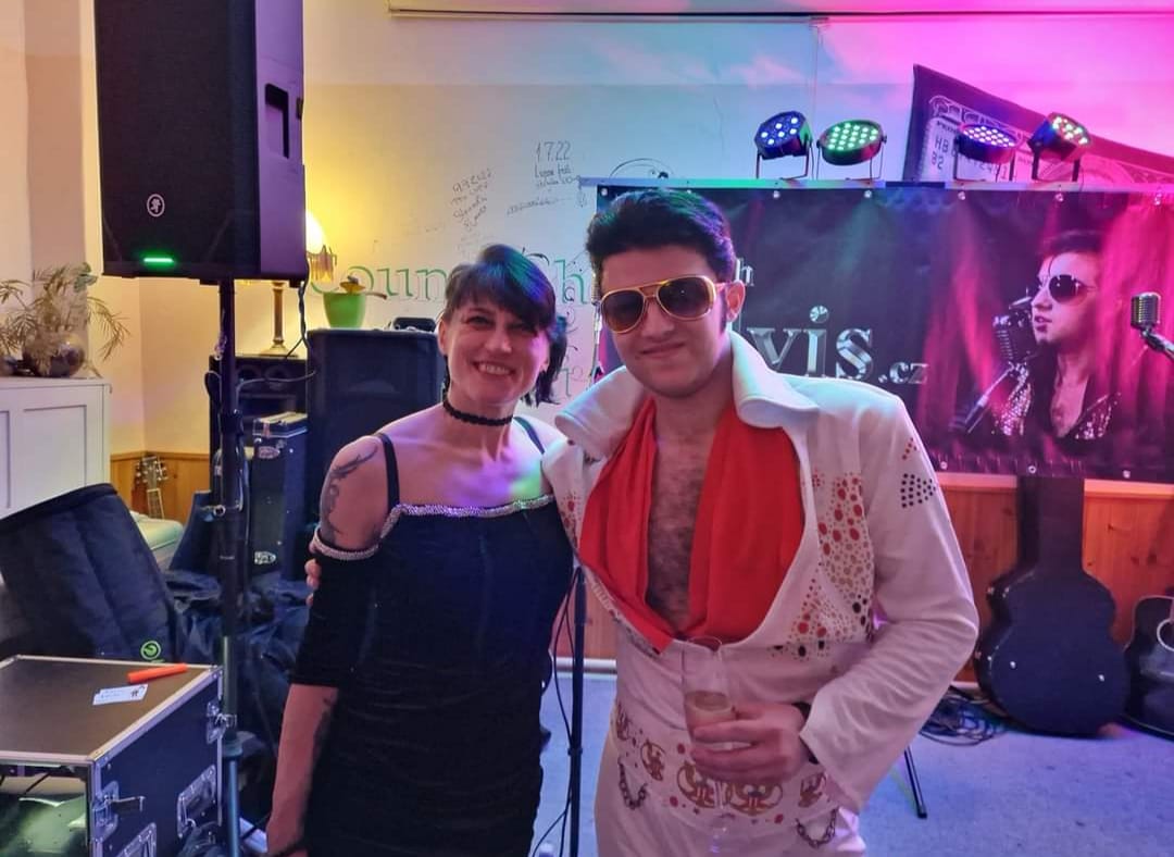 Elvis s majitelkou