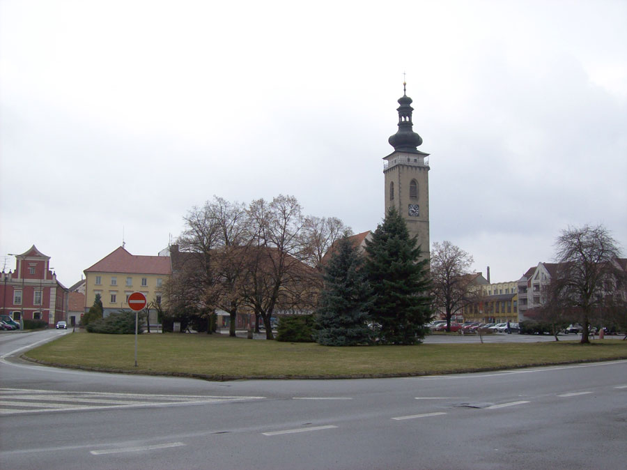 náměstí Soběslav, hnusně, zima, větrno